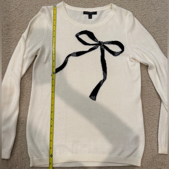 Banana Republic Ivory Crewneck Sweater with Black Bow - Picture 4 of 6